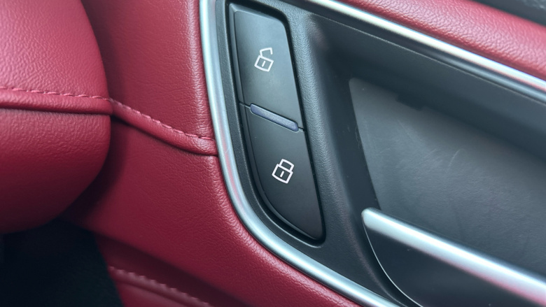 MG HS 1.5 T-GDI PHEV Trophy 5dr Auto Hatchback